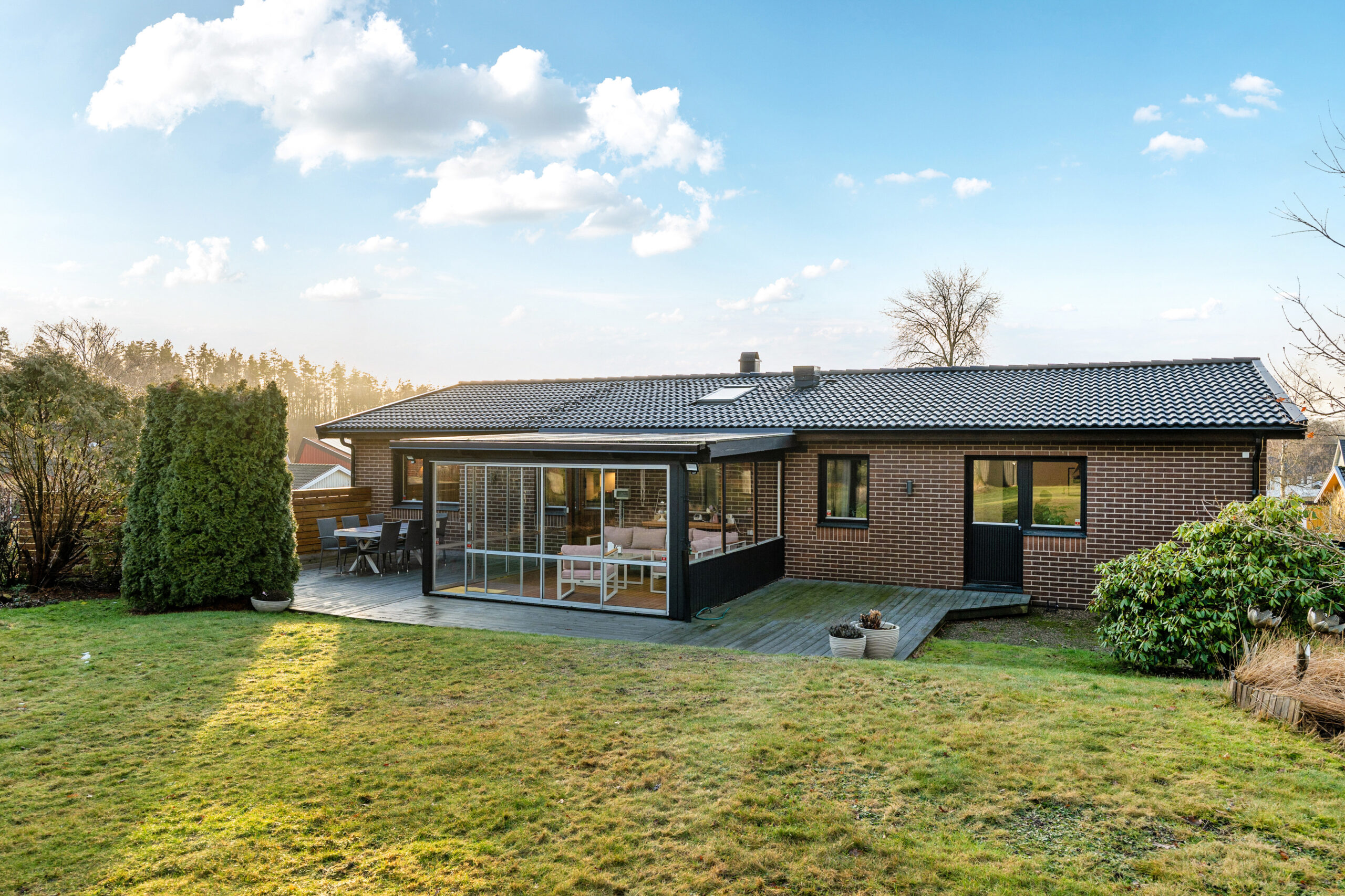 Frisch saniertes Haus mit großem Garten, Kamin und Sauna